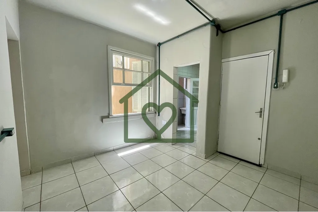 Imagem Localizado na parte alta da Rua Duque de Caxias, este apartamento de 48,71 m² e 2 dormitórios é p...