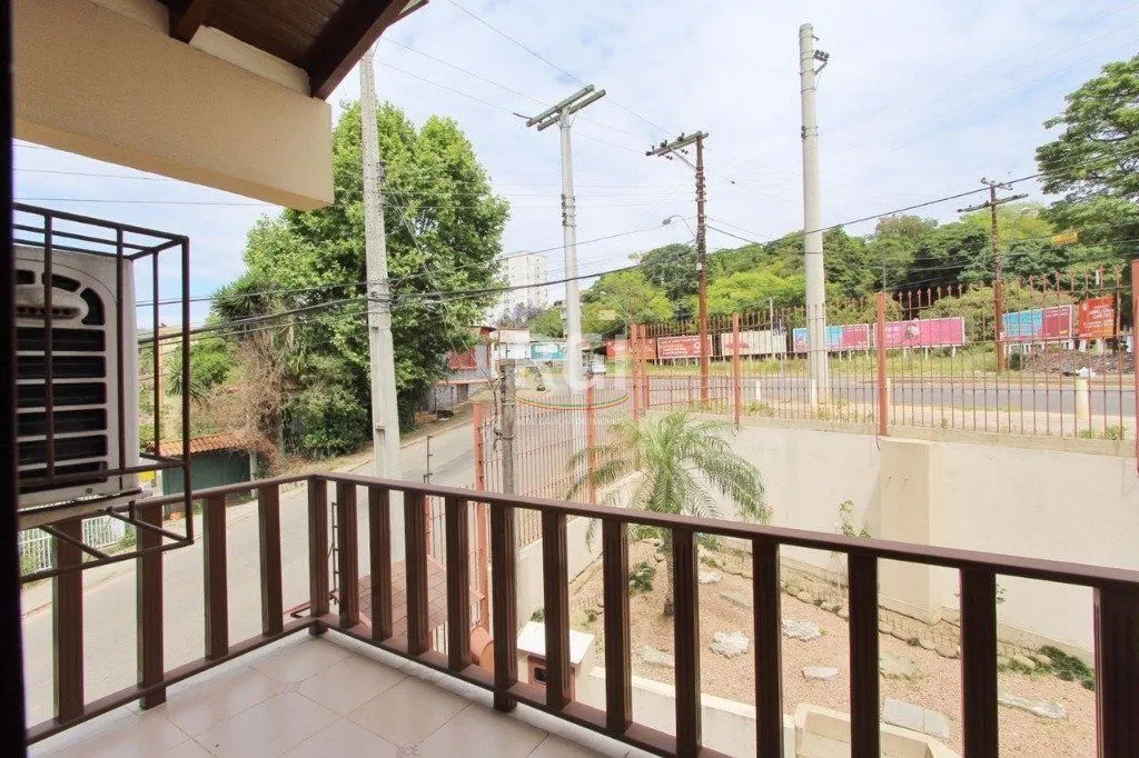 Imagem Casa para Venda - 259.5m², 4 dormitórios, sendo 1 suites, 3 vagas - Teresópolis