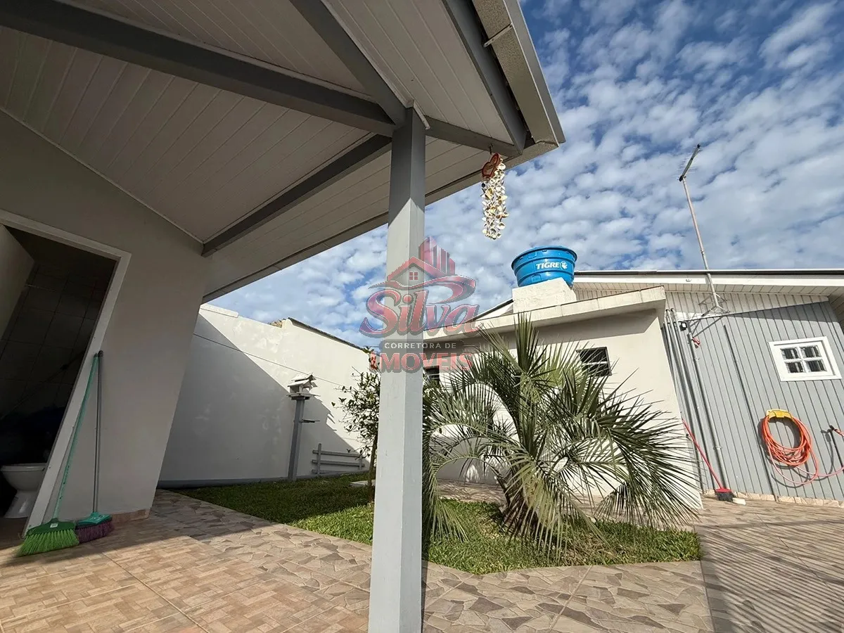 Imagem Casa 3 dormitórios com piscina a 250m do mar