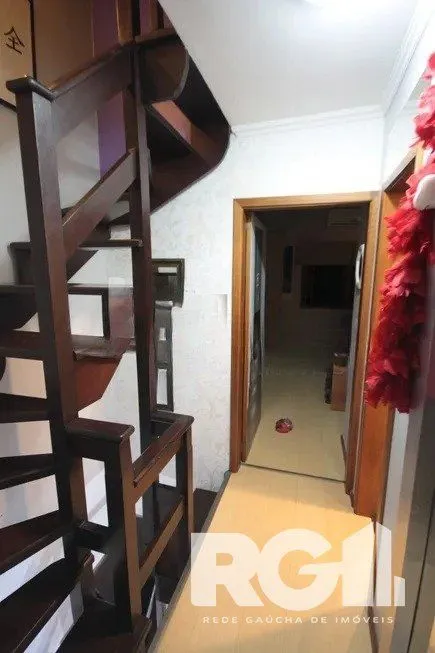 Imagem Casa residencial com 3 dormitórios 90m² privativos, e 2 vagas à venda no bairro Parque Santa Fé em Porto Alegre