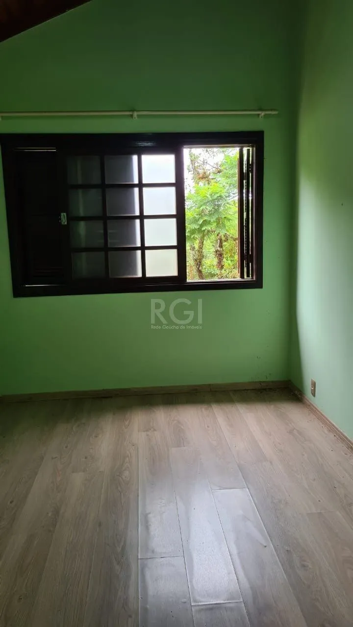Imagem Sobrado para Venda - 200m², 3 dormitórios, sendo 1 suites, 3 vagas - Belém Novo