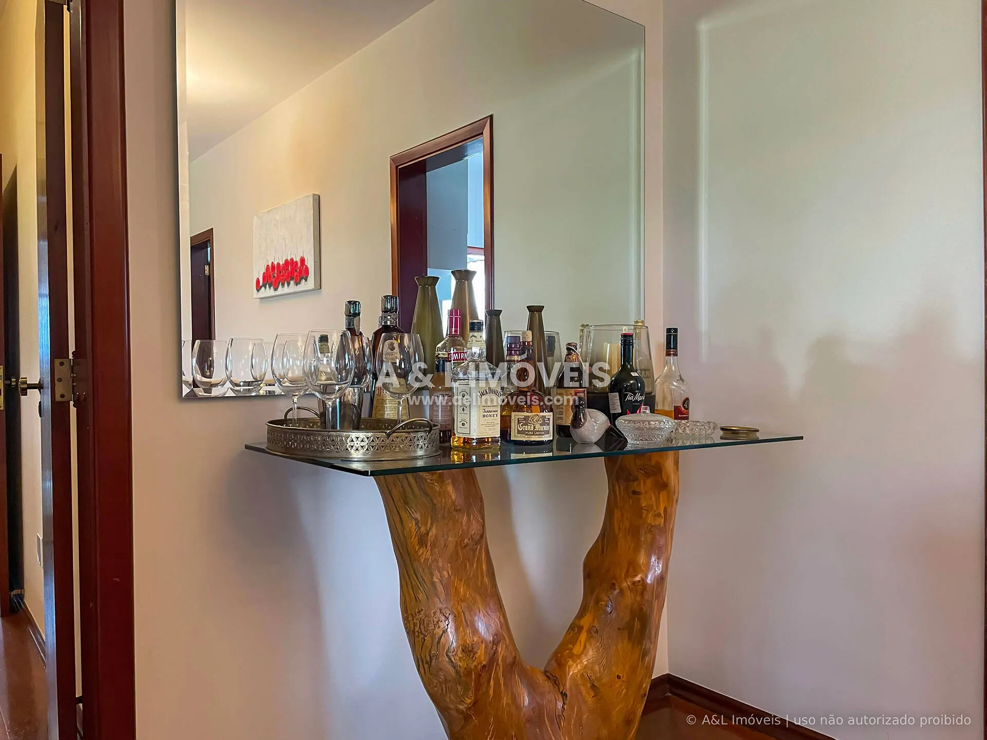 Imagem Apartamento à Venda no Capivari - 4 Dormitórios, SPA e 400 m da Praça