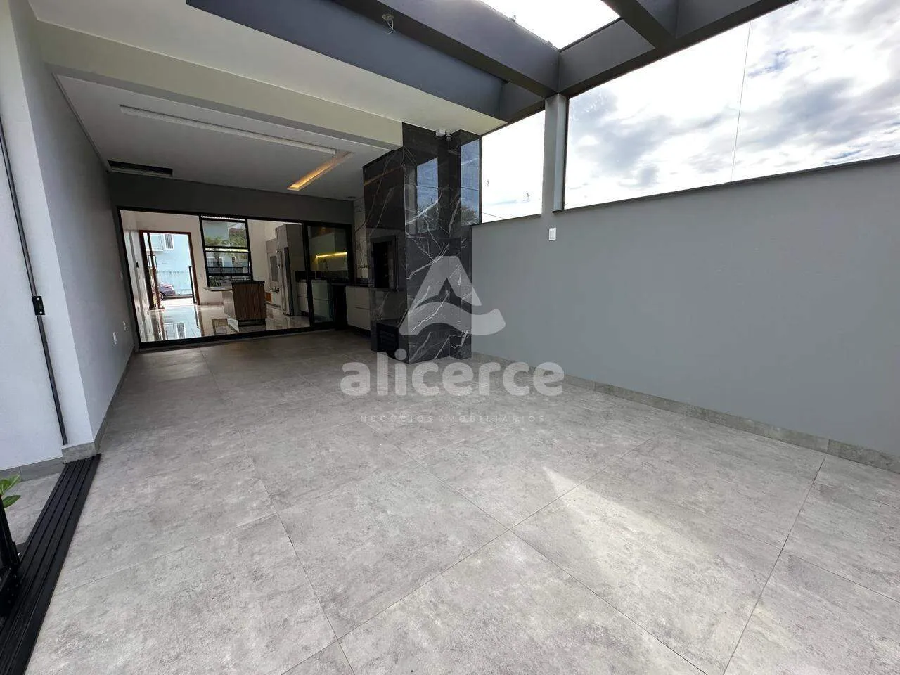 Imagem Casa mobiliada ampla, 3 dormitórios com suíte em São José - SC