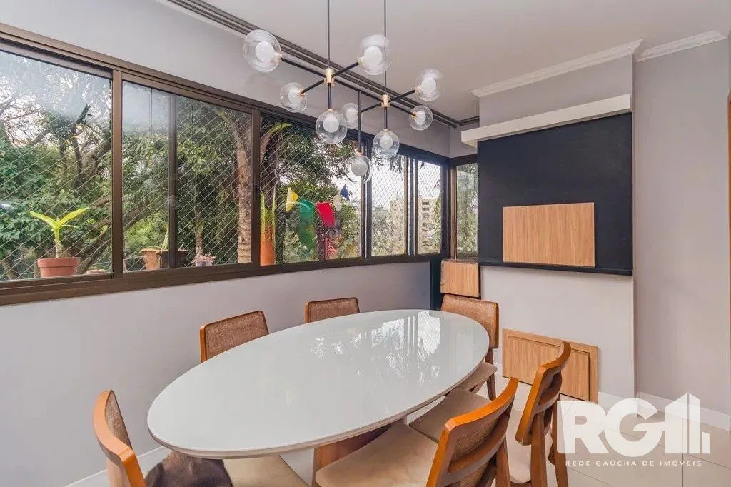 Imagem Apartamento com 94m², 3 quartos, 1 suíte, 2 vagas, no bairro Cristo Redentor em Porto Alegre..
