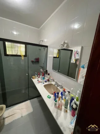 Imagem Casa térrea com 3 suítes em condomínio à venda em Jordanésia - Cajamar/SP