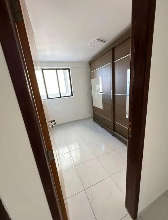 Imagem Apartamento em Tambauzinho com 2 quartos, varanda e lazer na cobertura, ideal para morar ou investir perto das praias de João Pessoa.