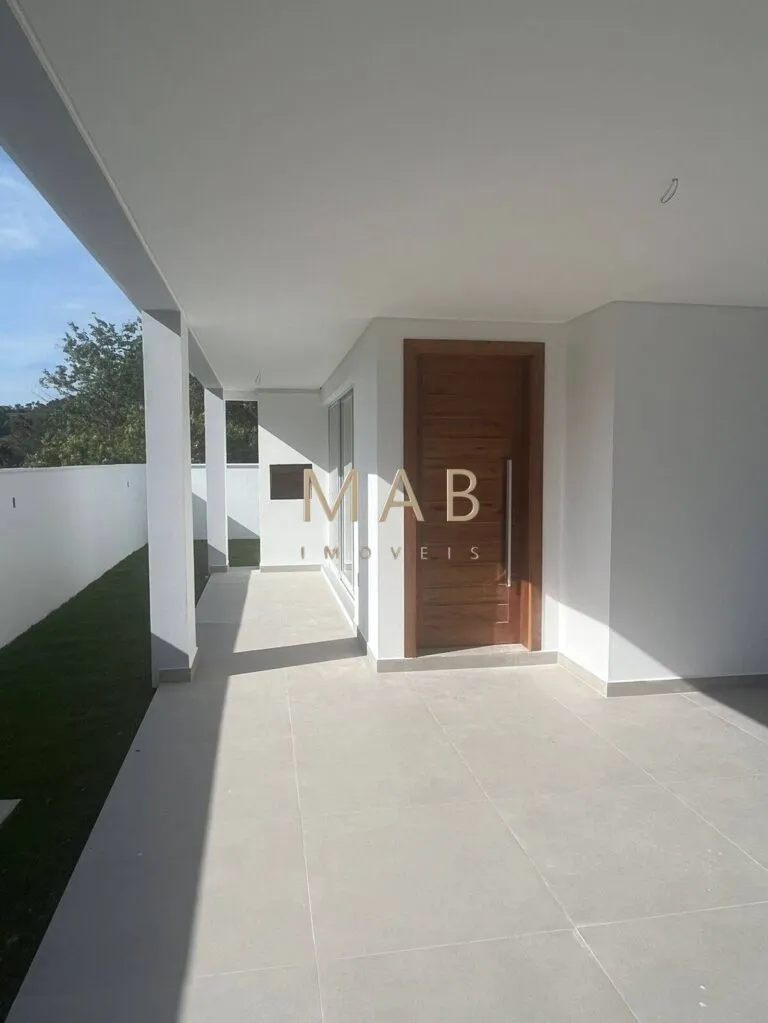 Imagem Casa à venda em Florianópolis: 3 quartos, 1 suíte, 2 salas, 2 banheiros, vaga na garagem e 140m² no Ribeirão da Ilha.