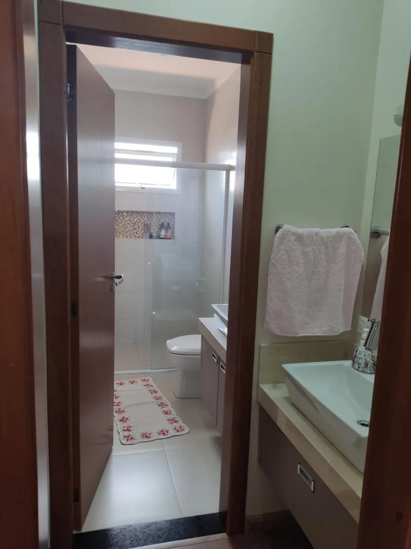 Imagem Casa com Piscina à venda em Cascavel, Recanto Tropical - 214m²