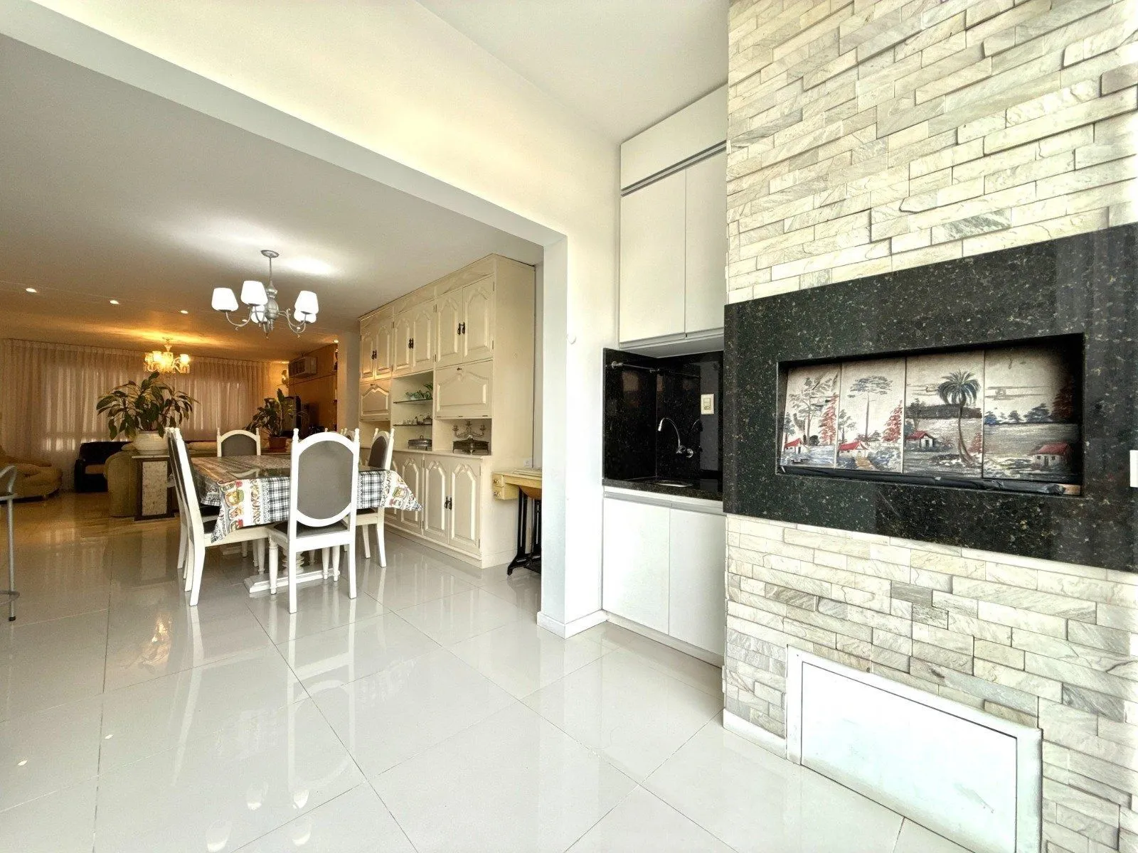 Imagem Casa com 3 Suítes e 3 Vagas no Bairro Vila Ipiranga