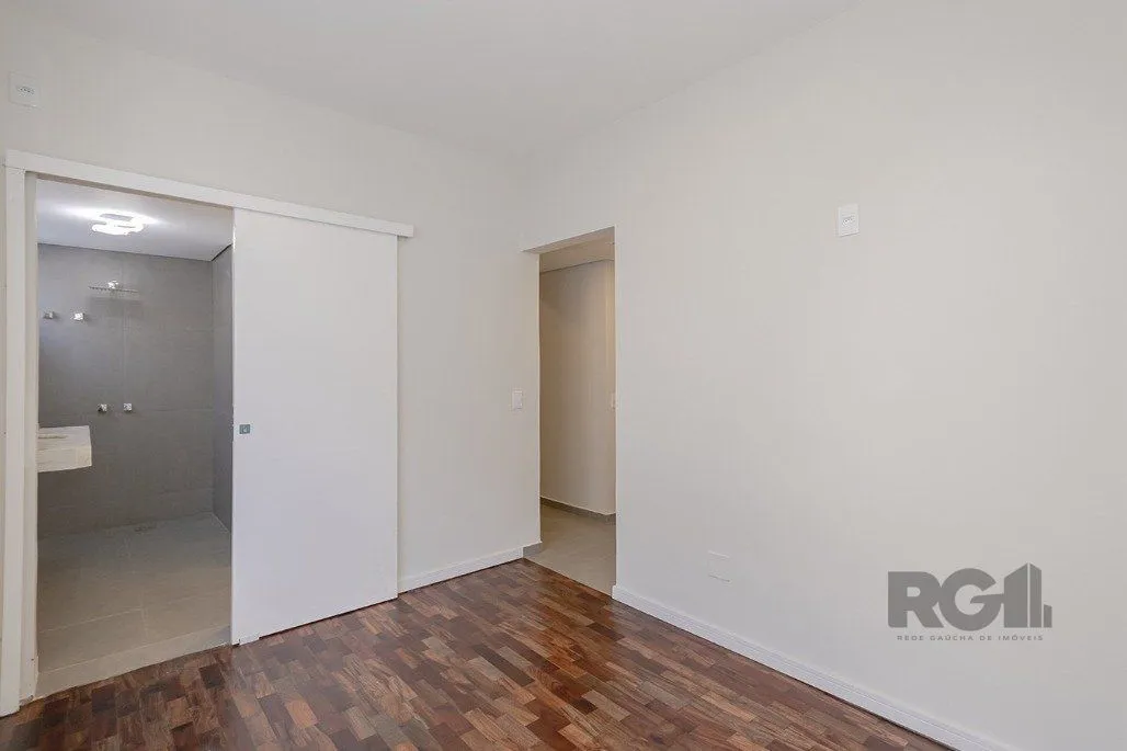 Imagem Apartamento totalmente reformado 2 dormitórios com 2 suítes, localizado no bairro Santana.