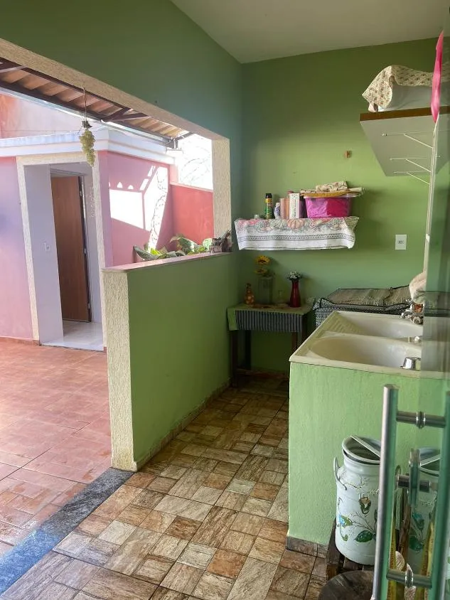 Imagem Vendo uma excelente casa em Crucilância/MG ( Valor 500.000,00 )