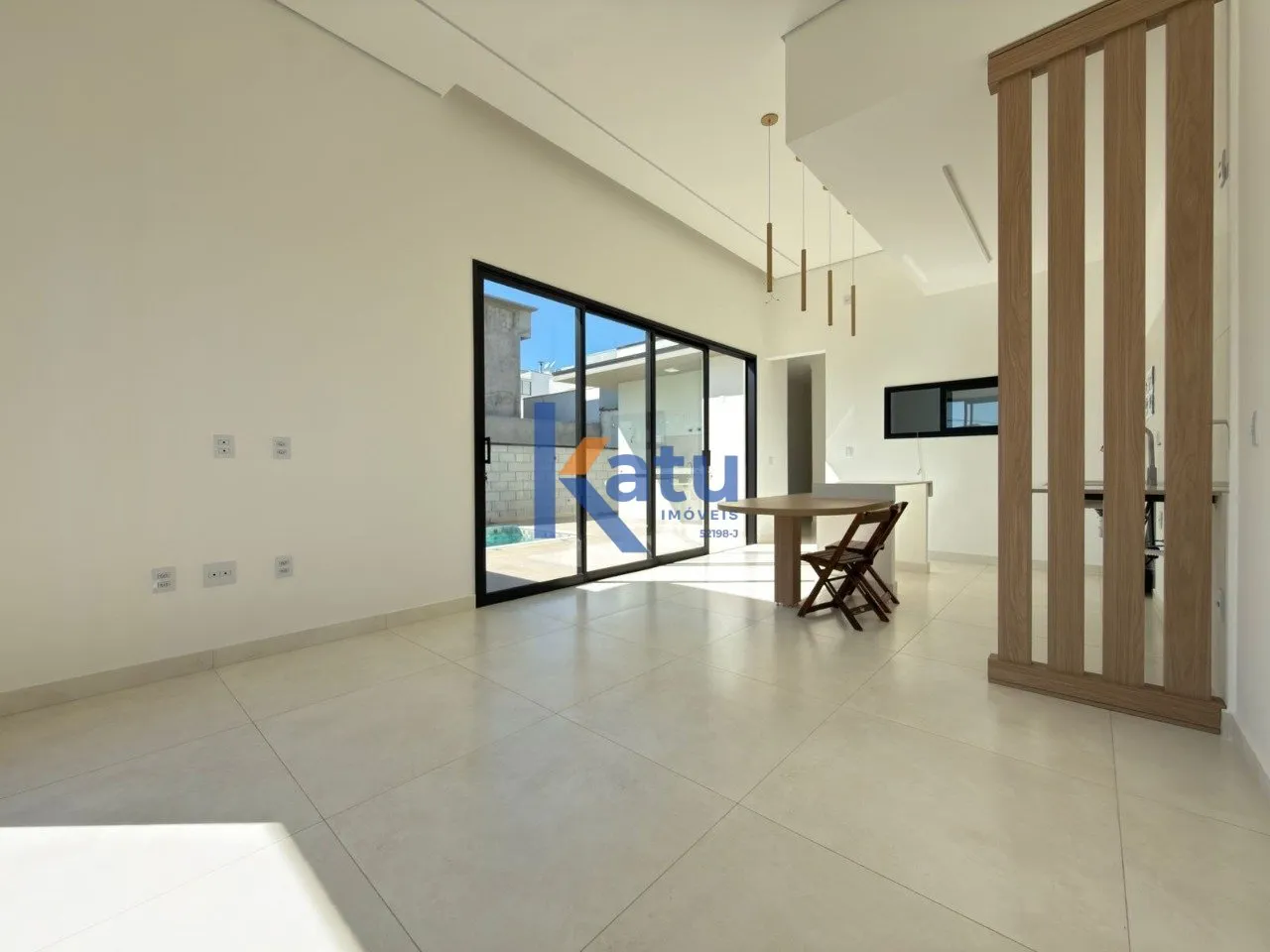Imagem CASA À VENDA NO CONDOMÍNIO RESERVA ERMIDA - JUNDIAÍ/SP

O imóvel possui 147 m² de área constru...