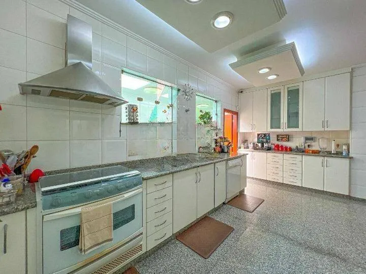 Imagem Casa Jardim França (Tucuruvi) - 800M², 7 Dorms, 5 Suítes, 8 Vagas, Piscina.