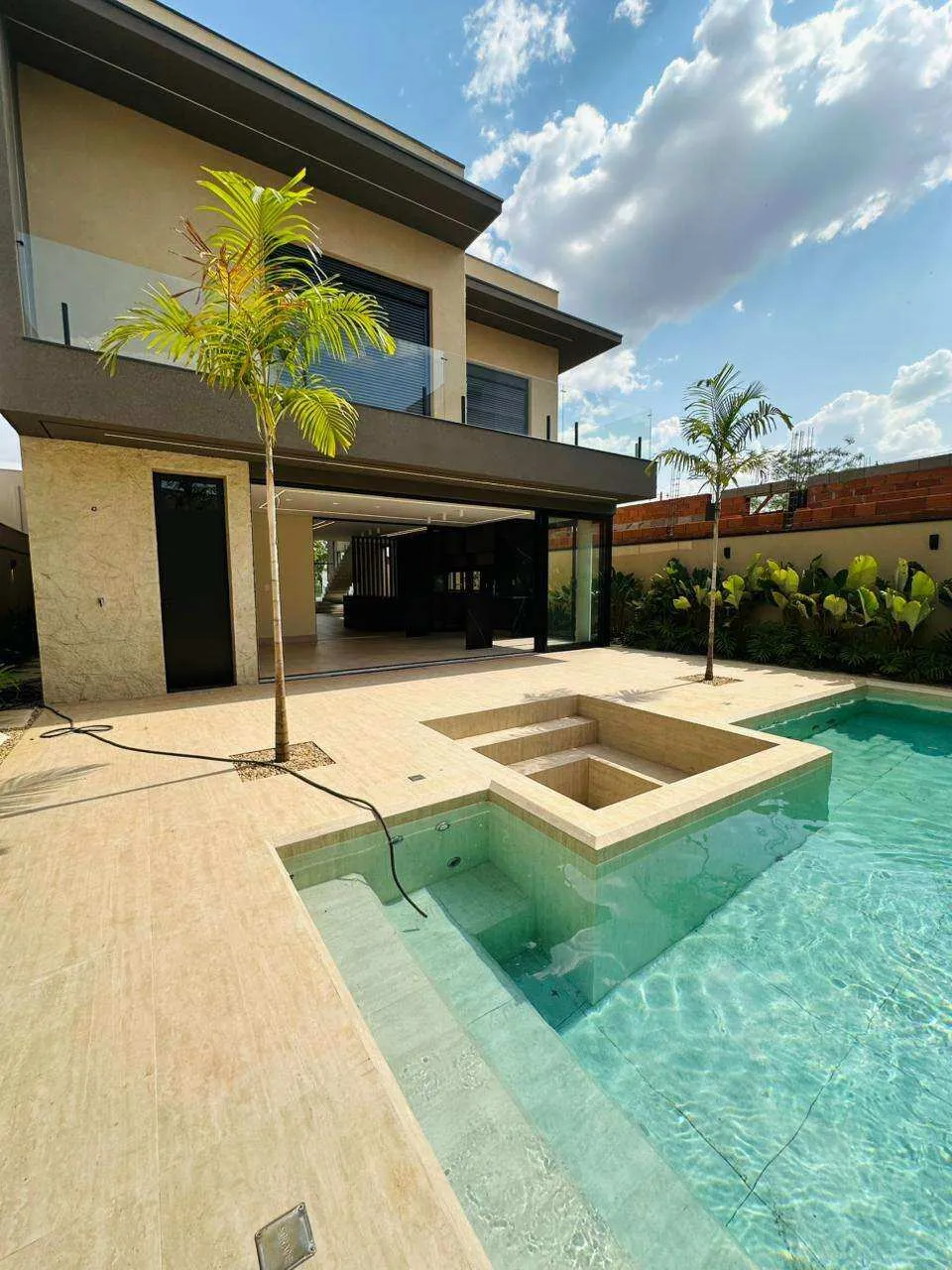 Imagem Casa à venda em Franca, Núcleo Agrícola Alpha, com 4 quartos, 304m2