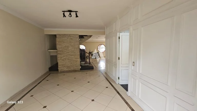 Imagem Casa com 4 dormitórios + 1 suíte + edícula em Ponta da Praia, Santos/SP
