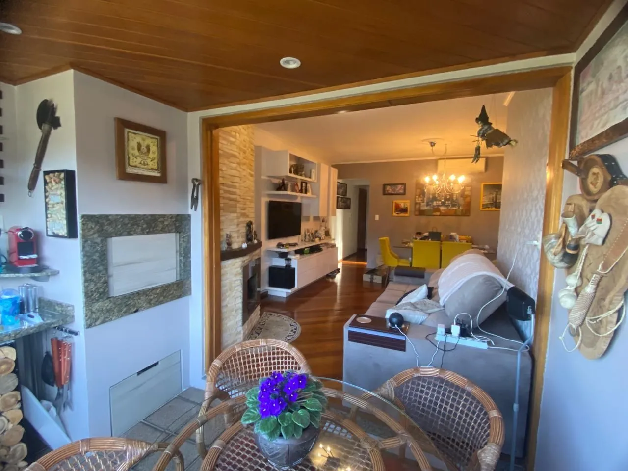 Imagem Excelente apartamento 3 dormitórios sendo 01 suíte, Sacada e com Òtima Posição Solar