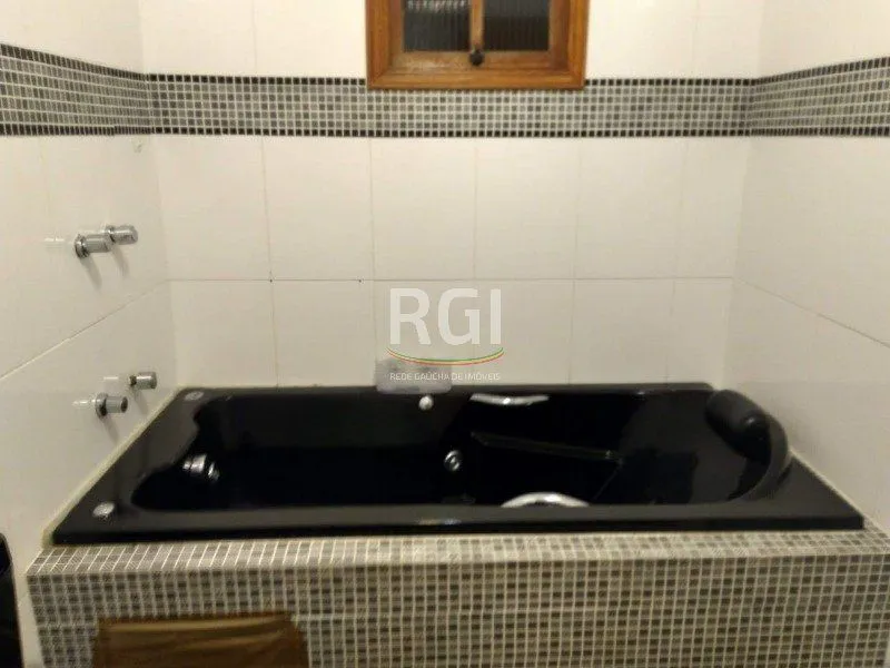 Imagem Casa para Venda - 200m², 4 dormitórios, sendo 1 suites, 3 vagas - Sarandí