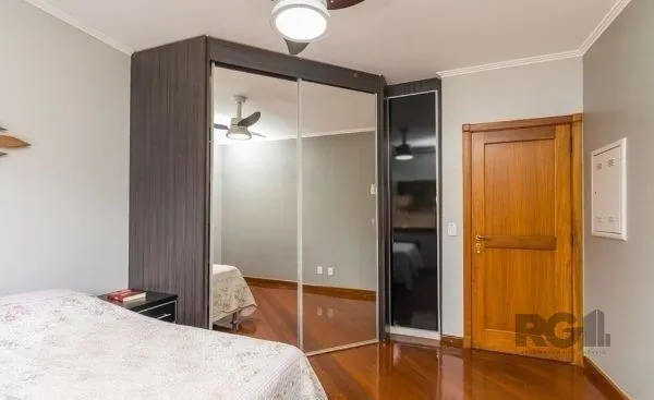 Imagem Casa sobrado no Cristal de 3 dormitórios e 3 vagas