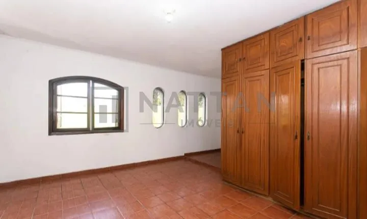 Imagem Casa à venda com 3 dormitórios, 4 banheiros, salão de festas e terreno de 208 m²