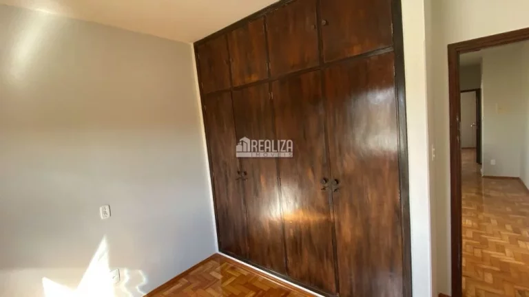 Imagem Casa com 6 dormitórios no bairro Fabrício em Uberaba