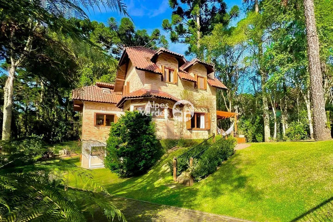 Foto do imóvel Vende-se Casa em Canela, com 05 dormitórios