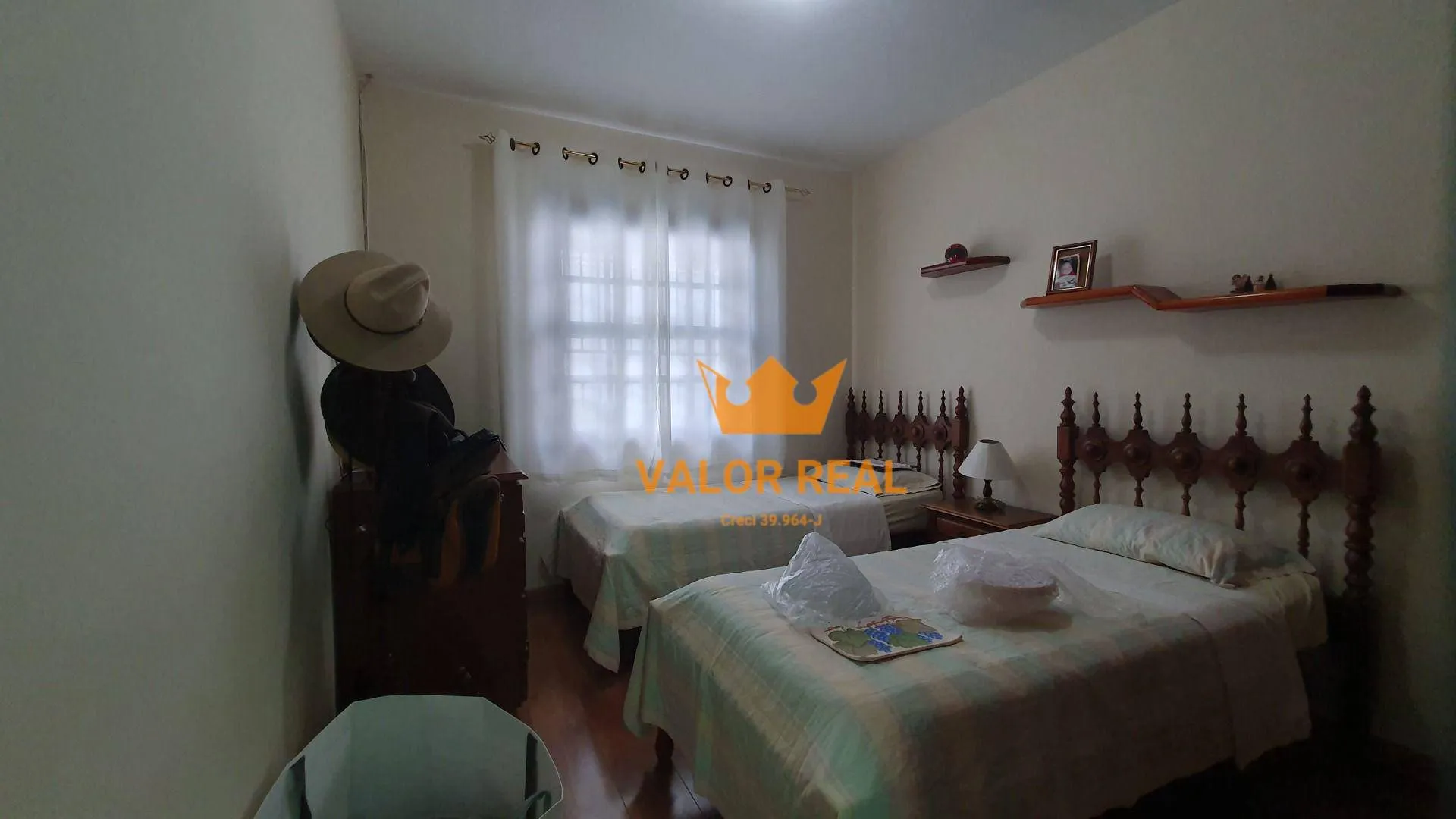 Imagem Casa Pque Colégio, Perfil Comercial, 265 m2 - 4 dorm. 5 vagas, 1.3 Milhões. Aceita permuta e financiamento