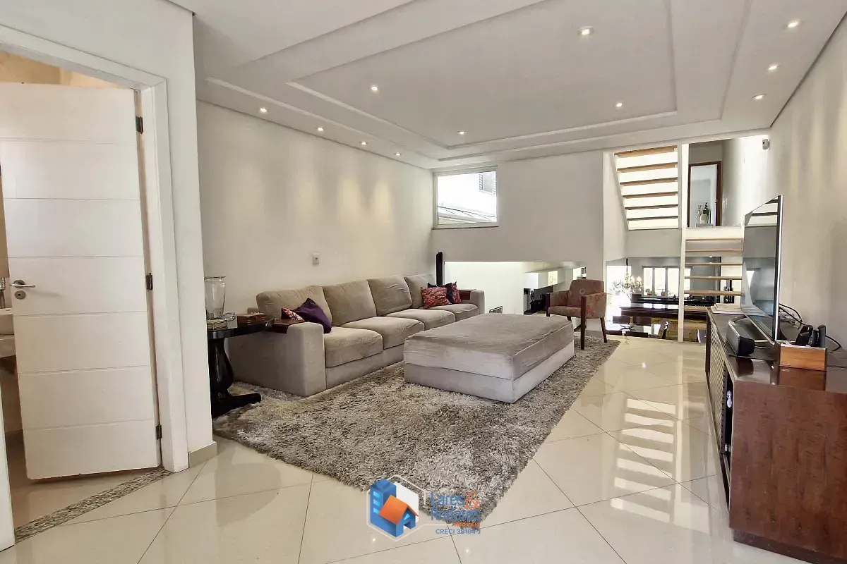 Foto do imóvel Sobrado para venda em Santa Teresinha com 3 quartos, sendo 3 suítes, 324m² em Rua Laerte