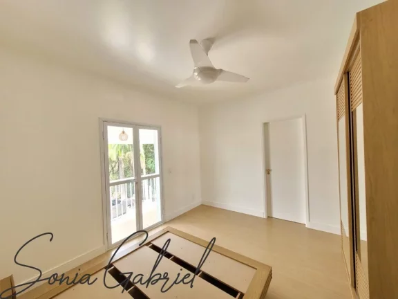 Imagem Imperdível! Casa à venda em Vinhedo-SP, bairro Nova Vinhedo. 3 quartos, 1 suíte, 2 salas, 3 banheiros, 4 vagas, 259m².