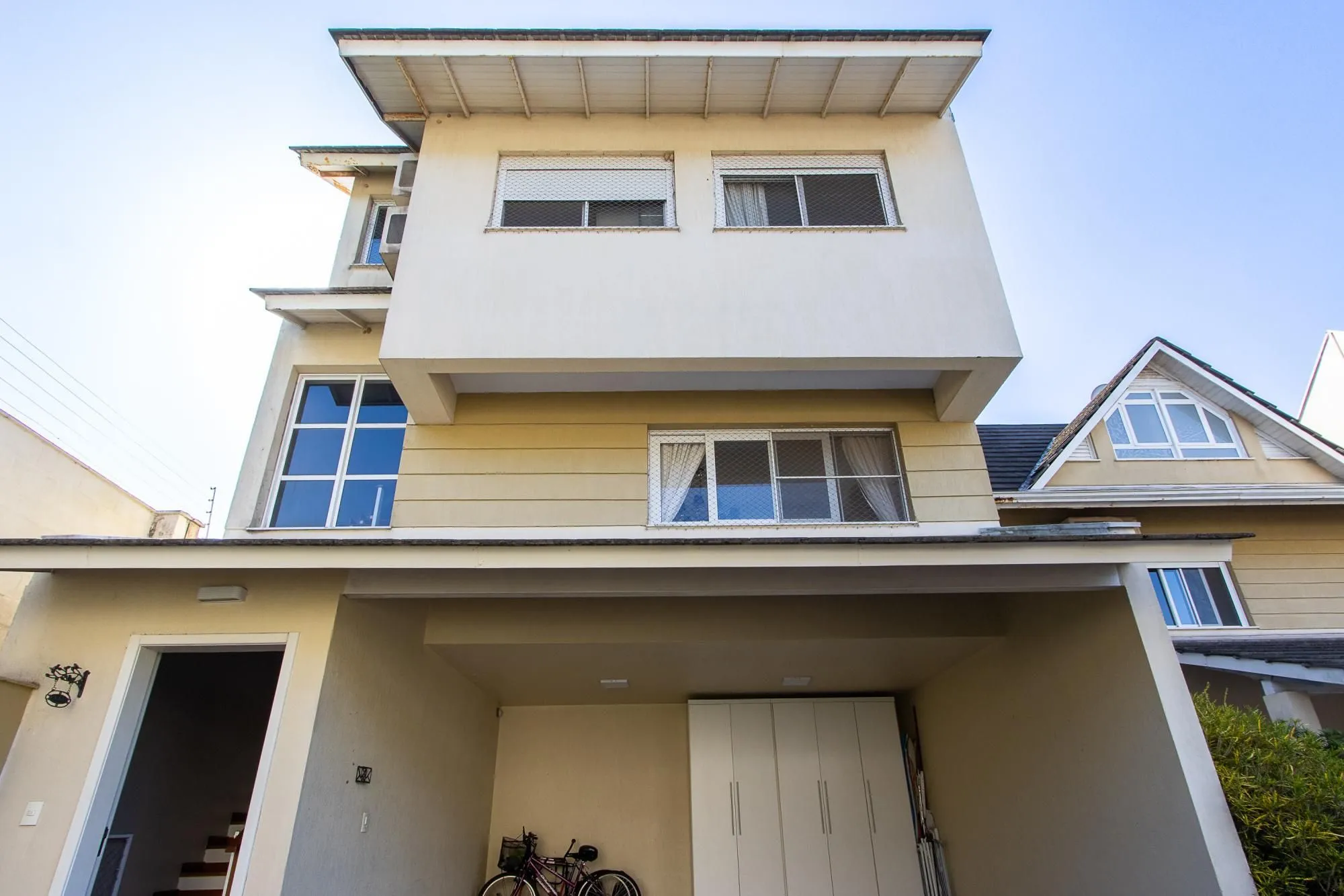 Imagem Casa condomínio | 3 dormitórios | 1 Suíte | 240,82 Privativos | 2 Vagas | Bairro Teresópolis