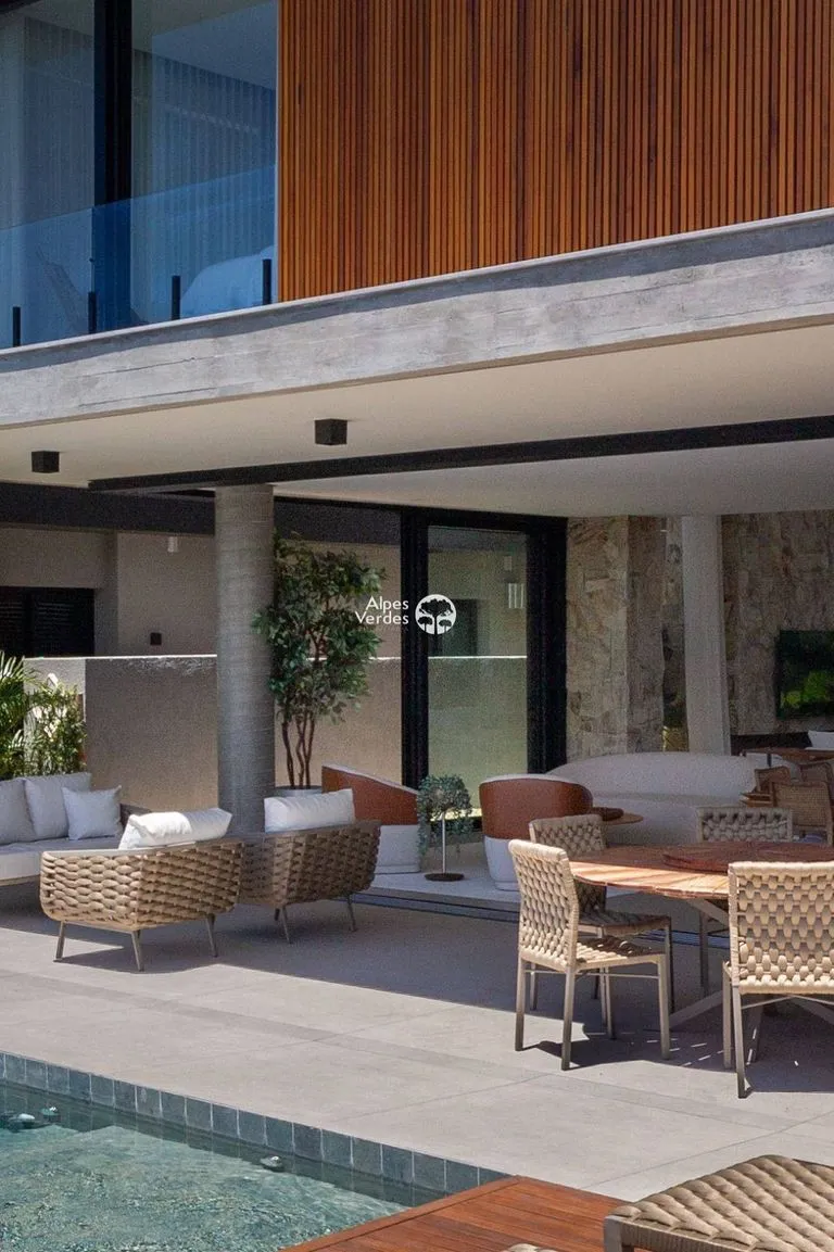 Imagem Vende-se casa prox ao centro de Xangri-lá - 6 Quartos- Valor R$7.950.000,00