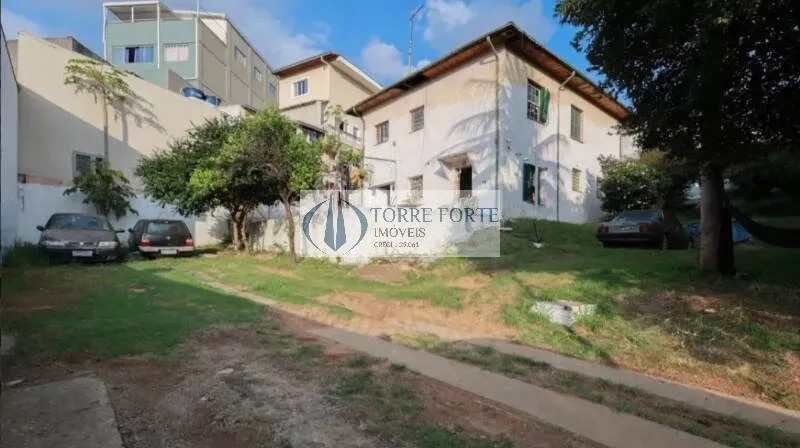Imagem Casa espaçosa com 250 m², 3 dormitórios, 1 banheiro, 5 vagas de garagem