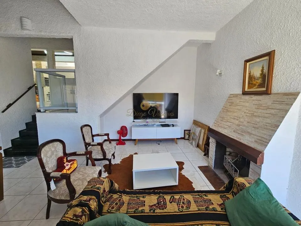 Imagem Casa em Condomínio para Venda em Teresópolis / RJ no bairro Iucas
