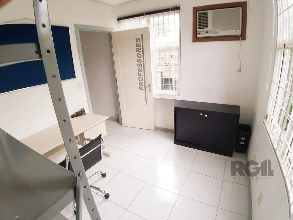 Imagem Casa comercial com 12 dormitórios no bairro Teresópolis