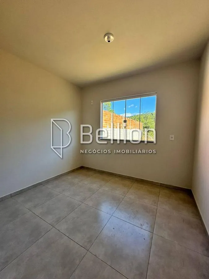 Imagem Residência situada em um bairro tranquilo em Timbó. Com um terreno espaçoso de 262,50 m², esta propriedade oferece um espaço para sua família desfrutar.