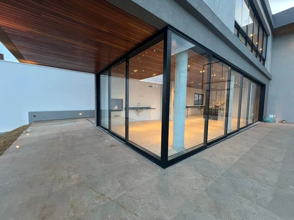Imagem Casa de alto padrão à venda no Parque Reserva Imperial, Sorocaba, com 4 suítes, 470 m² construídos e terreno de 1.250 m²