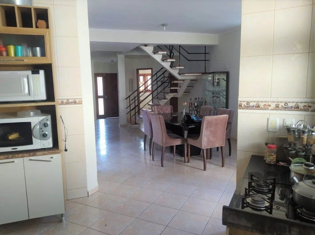 Imagem Casa 234m² - 3 dormitórios, 1 suíte e vaga para 6 carros no Jardim São Pedro