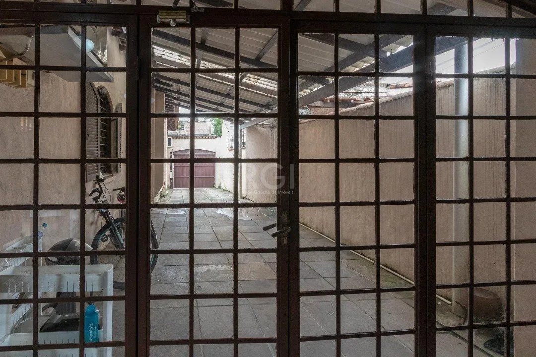 Imagem Casa para Venda - 380m², 3 dormitórios, sendo 1 suites, 3 vagas - Tristeza