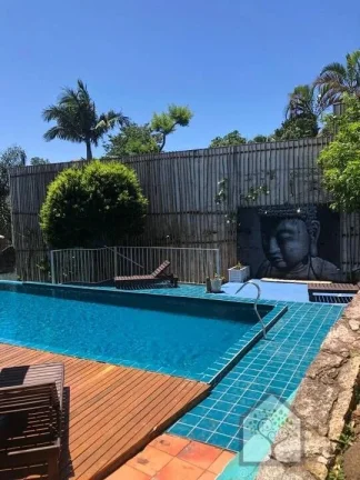 Imagem Mansão pé na areia em meio à natureza no Sambaqui