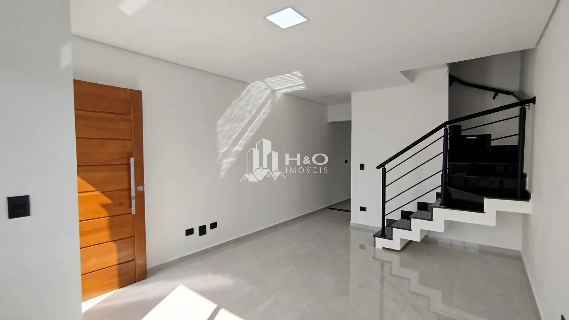 Imagem Oportunidade, Sobrado Frontal à Venda - 111m² de Área Útil | 3 Dormitórios | 3 Vagas, Bairro Jardim Brasília, Itaquera.
