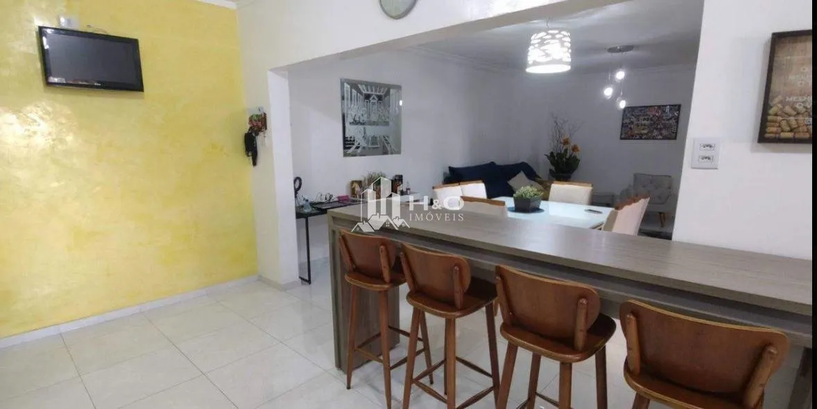 Imagem Oportunidade Sobrado Amplo no Jardim Fernandes - 210m², 3 Dormitórios e 5 Vagas