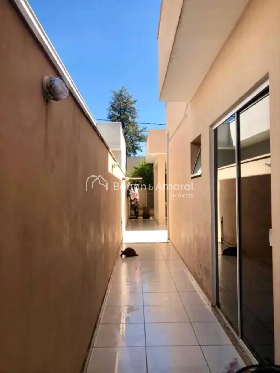 Imagem Casa térrea em Condomínio fechado