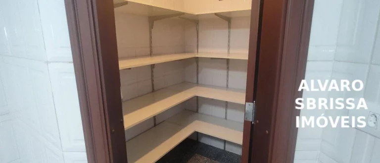 Imagem Apartamento com 4 vagas, 4 dormitórios sendo 2 suítes, todos com armários, portas balcões, venezianas automáticas e lindas vistas. 287m2. 1 por andar