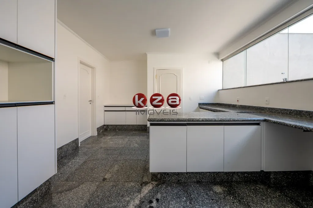 Imagem Imponente residência de luxo em condomínio Alphaville Residencial Zero: 4 quartos, 4 suítes, 3 salas, 7 banheiros, 8 vagas, 1.200m². Em Barueri-SP.