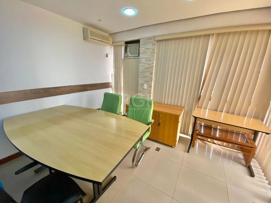 Imagem Conjunto, 160 m² Para comprar Por R$ 900.000,00 Auxiliadora - Porto Alegre/RS