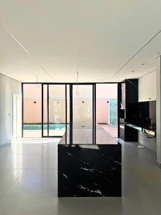 Imagem Casa duplex de alto padrão em condomínio fechado Lagoa Silvana.