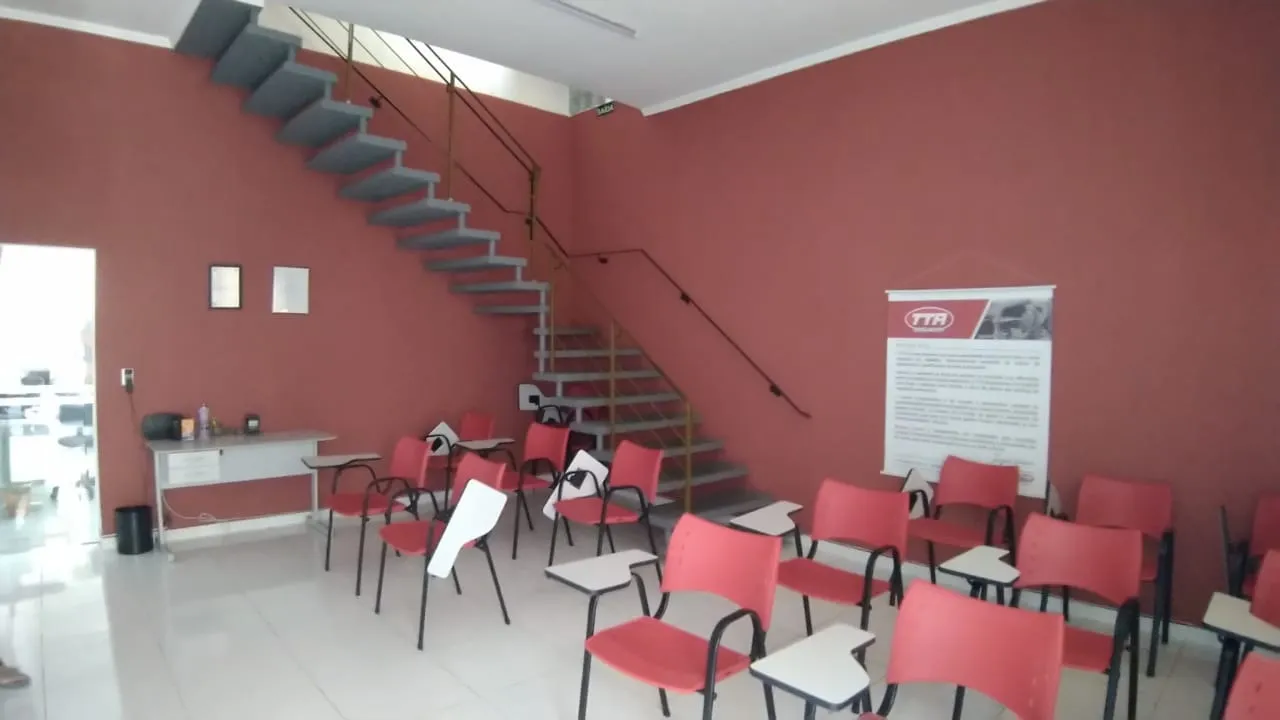 Imagem Sobrado comercial à venda em Sorocaba-SP, Jardim Nova Manchester: 3 salas, 5 banheiros, 3 vagas, 550m². Confira já!
