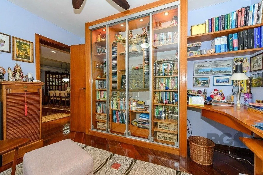 Imagem Casa em Condomínio à venda com 4 quartos 319 m² Rua Manoel Leao, Pedra Redonda, Porto Alegre