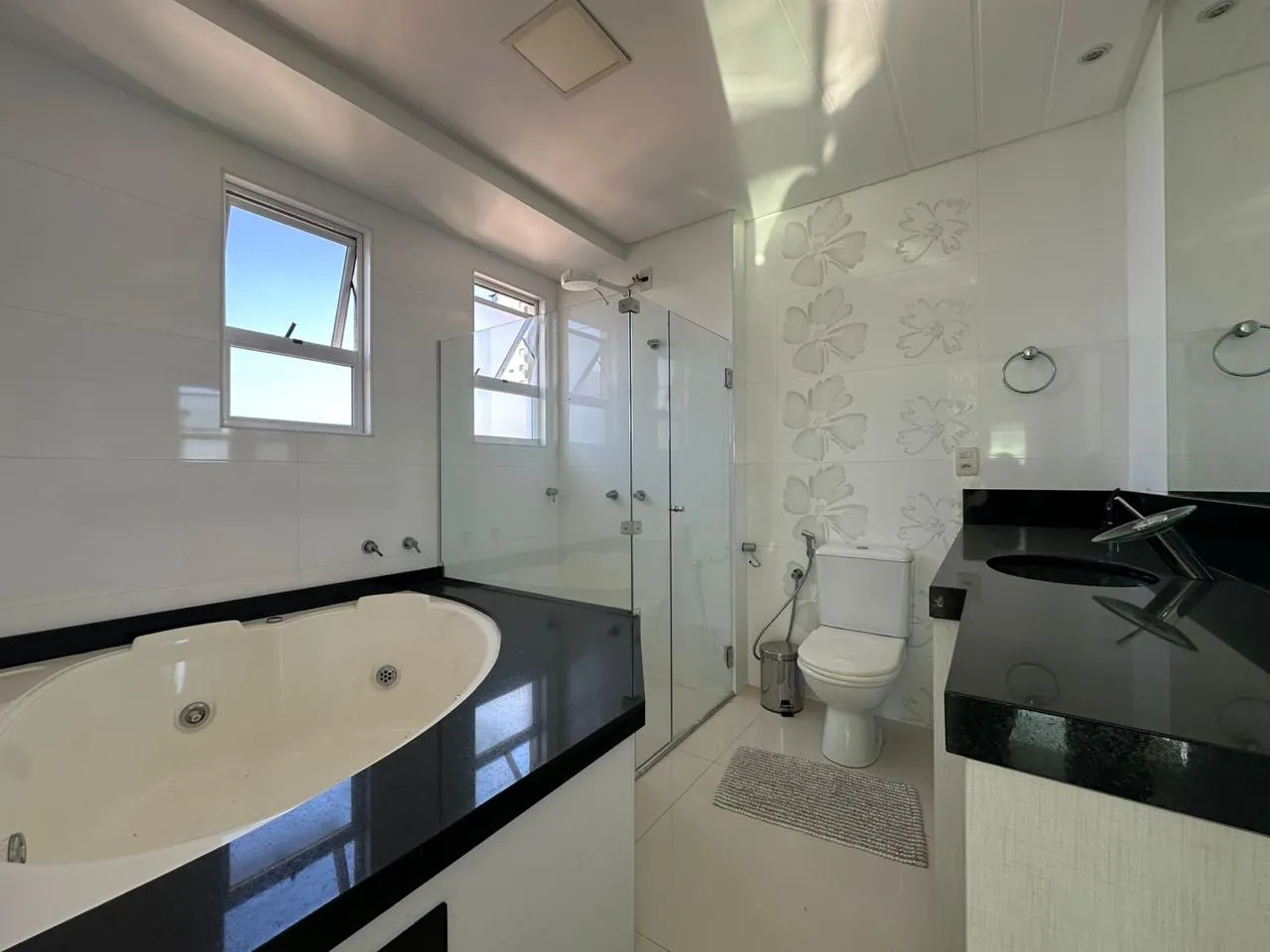 Imagem Apartamento com vista para o mar à venda com 300m2 por R$ 3.600.000,00
