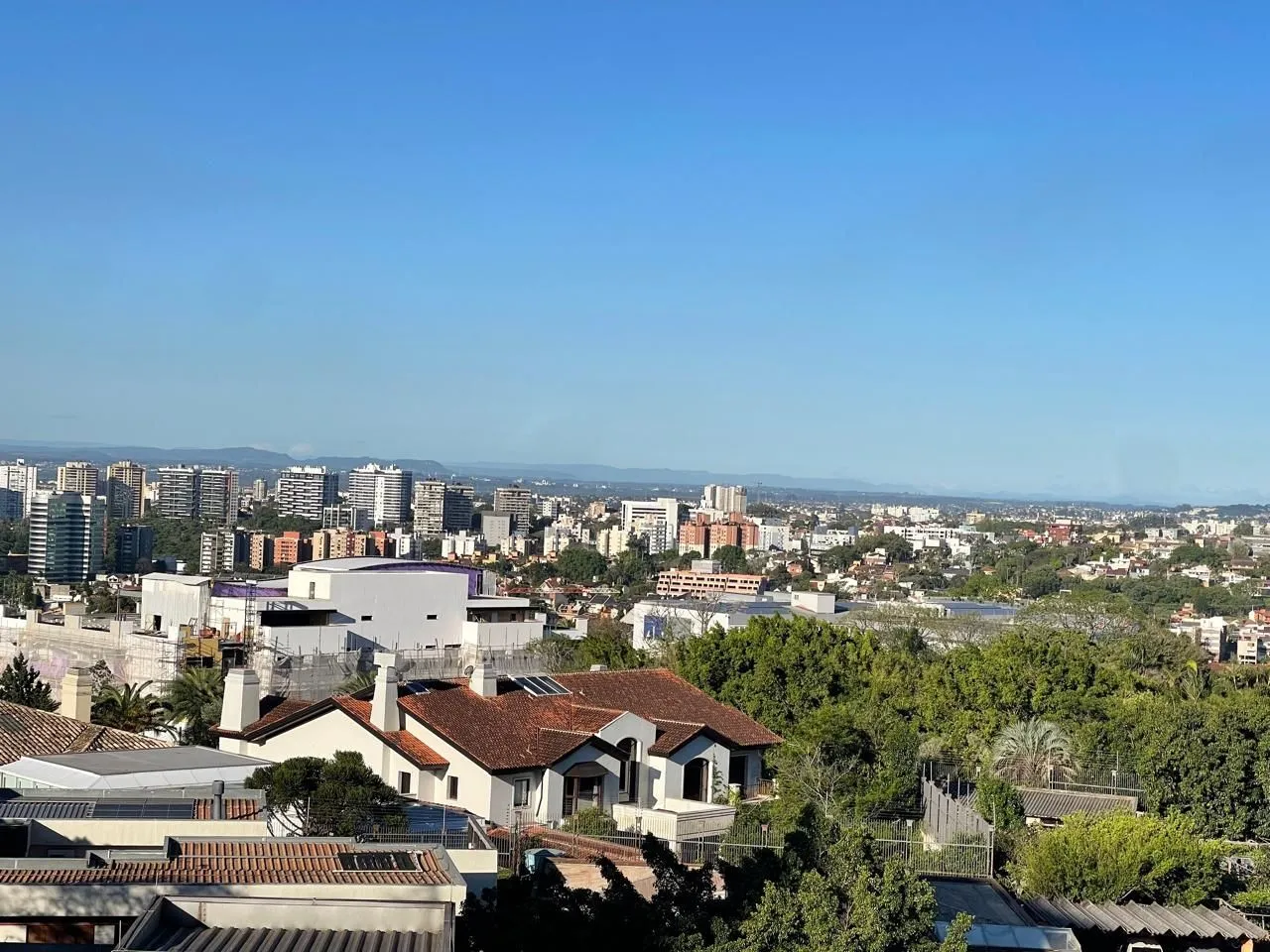 Imagem ala comercial desocupada à venda no coração do bairro Boa Vista, em Porto Alegre, Rio Grande do Sul!