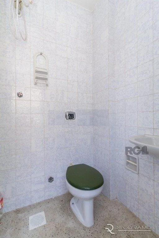 Imagem Apartamento 2 dormitórios, sendo 1 suíte, 72 m² de área privativa e 2 vaga(s) de garagem. Localizado na Rua/Av. Bagé, no bairro Petrópolis em Porto Alegre.
